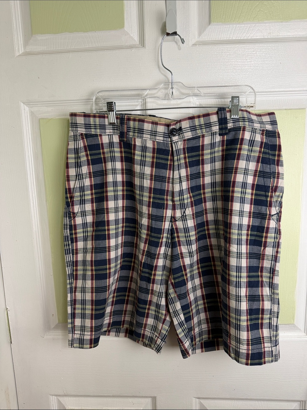 (2036) Izod Men's Plaid Flat Front Shorts - Navy, White & Red, Size: 34